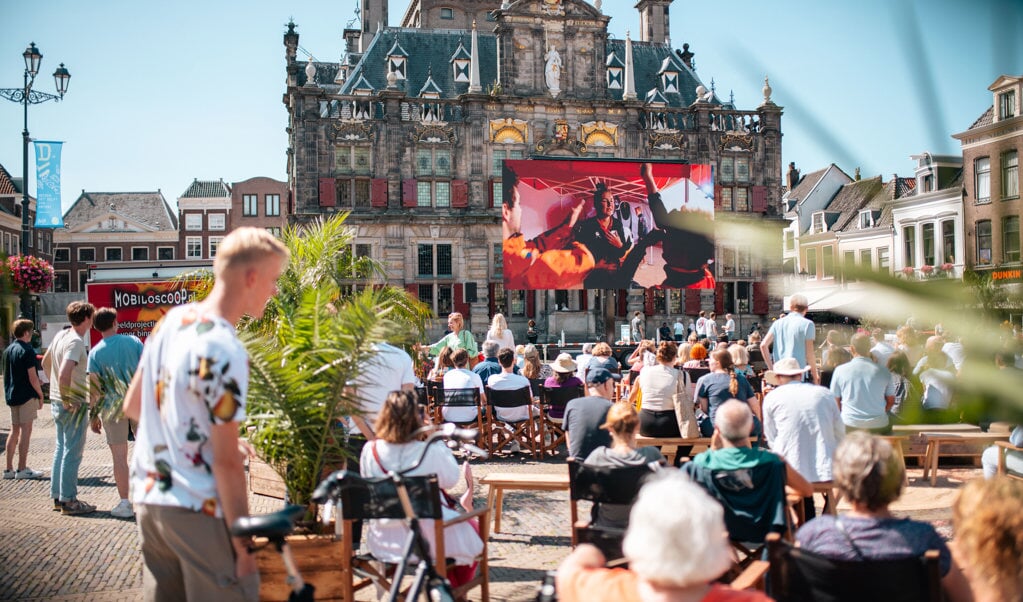 Veel Delftenaren bekeken de documentaire op de Markt