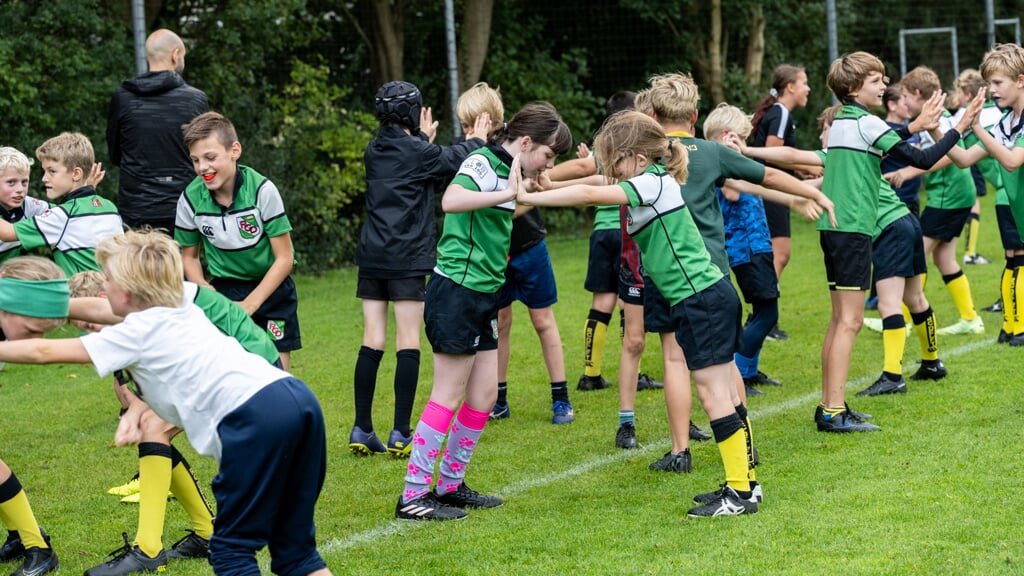 De training bij Rugby Club Delft was een groot succes. (Foto: HANS DUNLOP)