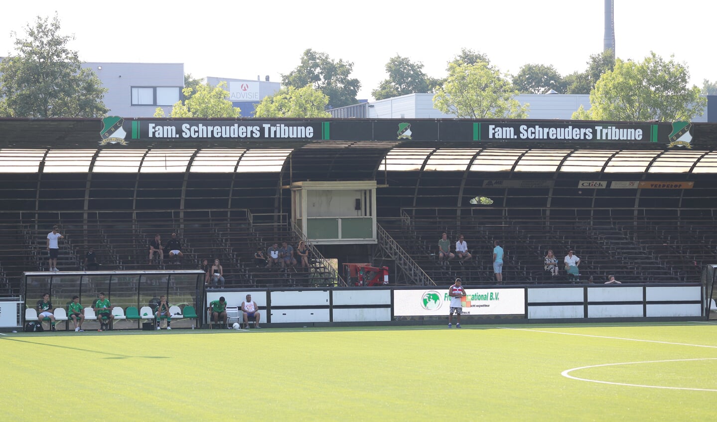 De tribune die naar de familie Schreuders is vernoemd (Foto: Aad van der Knaap) 