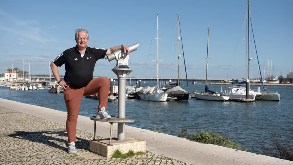 Pieter van Veen blijft ook onder de immer blauwe Portugese hemel Vitesse Delft trouw. 