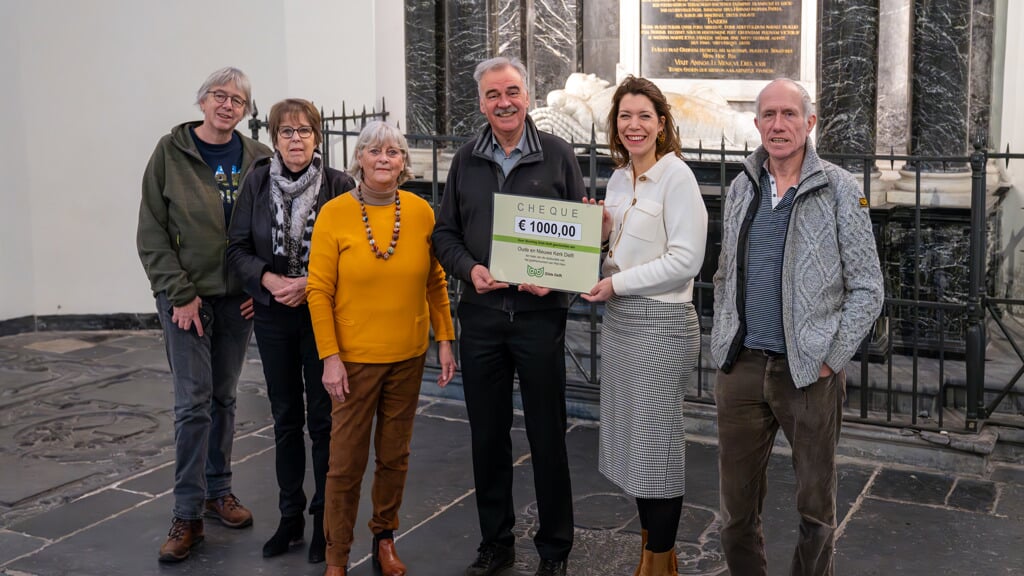 Vorige week was het Gilde Delft op bezoek in de Oude Kerk. Nyncke Graafland mocht een gift van 1000 euro in ontvangst nemen.