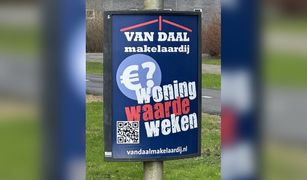 Ook langs de weg wordt reclame gemaakt voor de Woning Waarde Weken bij Van Daal Makelaardij