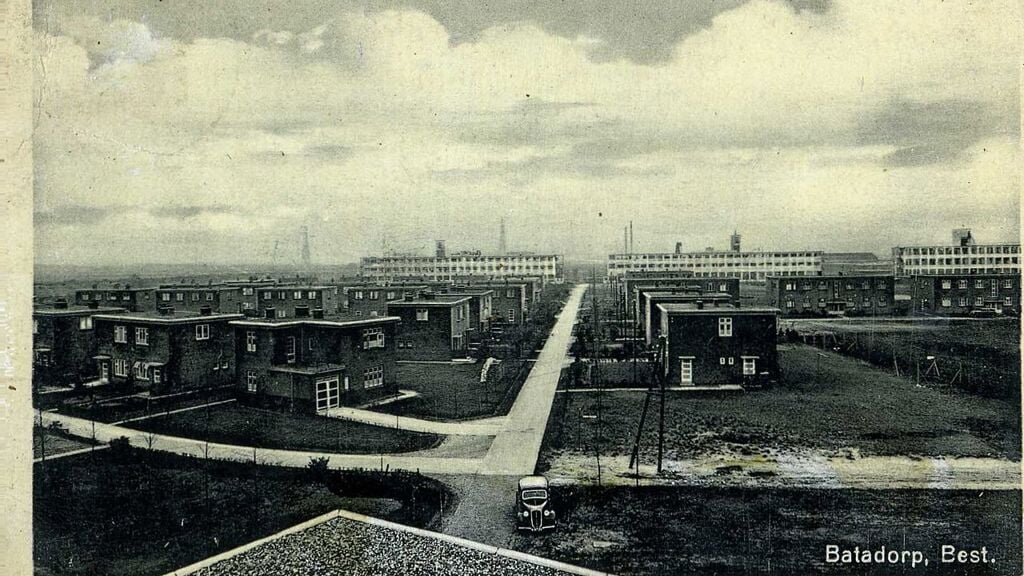 Een fabrieksdorp als Batadorp in 1939. Investeren in (woon)arbeidsvoorwaarden door de werkgever zou een hulpvorm van nu aan de starter zijn 