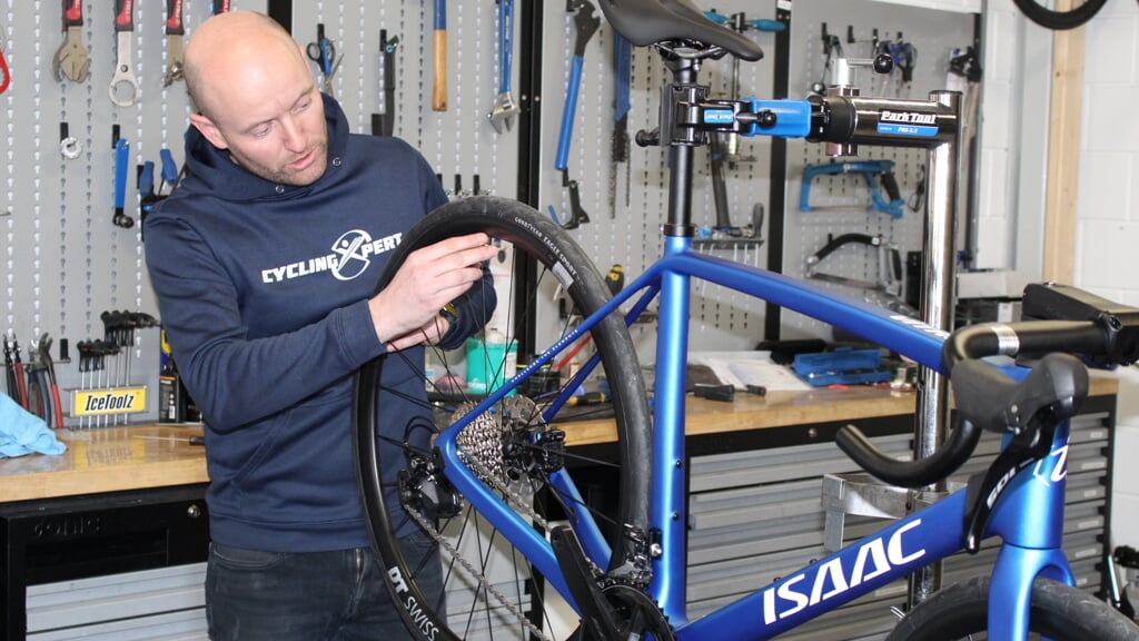 CyclingXpert Danny Vrolijk kent het belang van een goed onderhouden fiets. (Foto: EvE) 