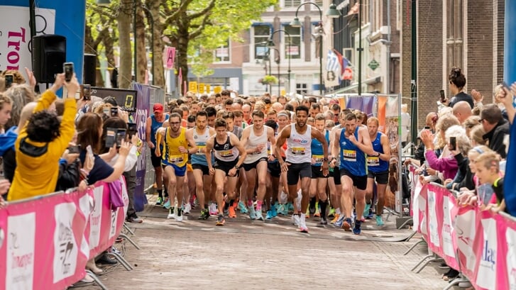 Op Hemelvaartsdag barst in de binnenstad van Delft weer het grote feest rondom de Golden Tenloop los! Het volledige programma is te vinden op www.goldentenloop.nl! (Foto: Gerhard Nel)
