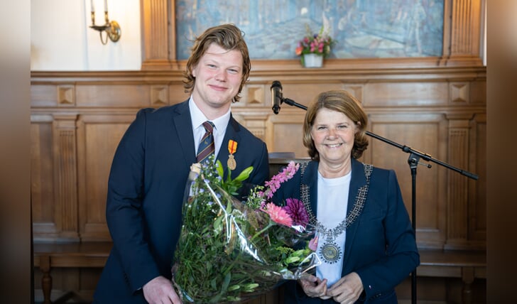 De 23-jarige Delftse student Max Pelsma heeft afgelopen dinsdag de Erepenning voor Menslievend Hulpbetoon ontvangen.