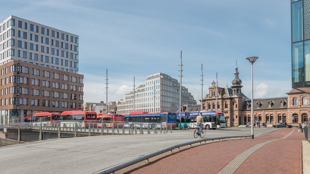 In grote lijnen komen de plannen van de vervoerders niet overeen met de wensen van Delft om de stad lokaal en regionaal bereikbaar te houden