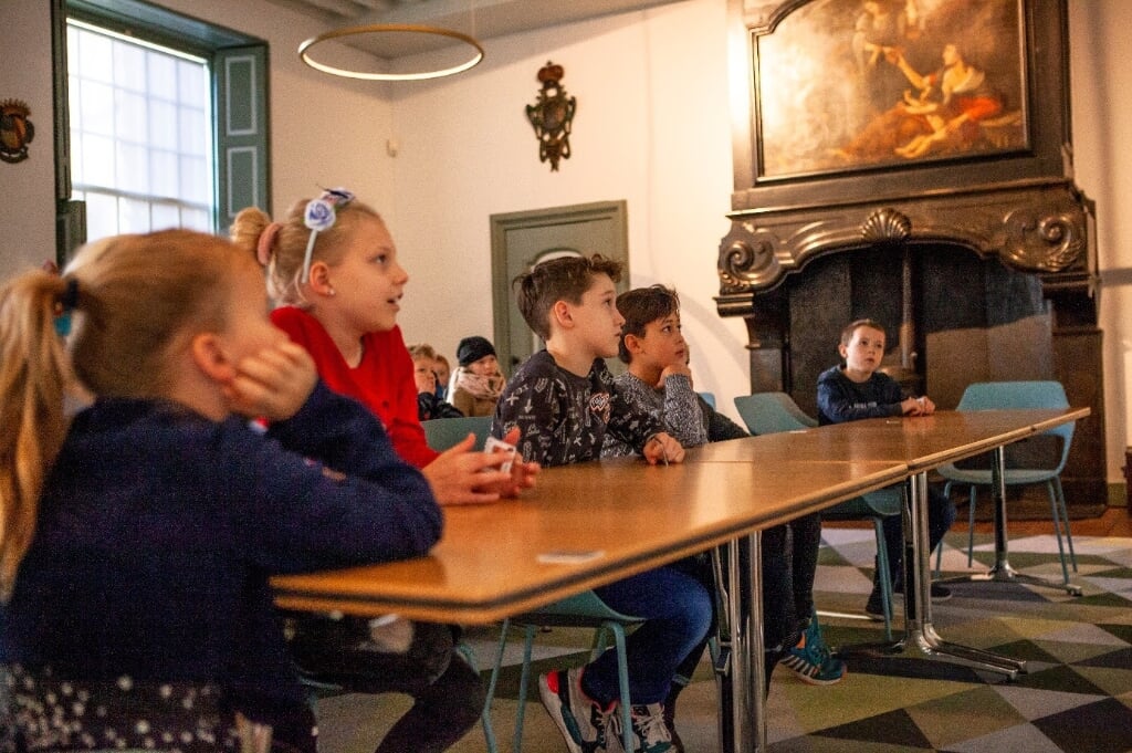 Tijdens vier colleges ontdekken de kinderen de bijzondere verzameling van het Delftse museum