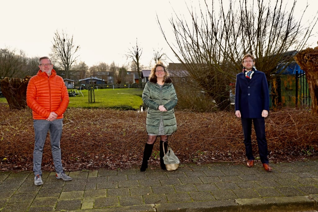 Schoolbestuurders Ton Christophersen, Caroline Verspille en Robert Lock willen graag het gesprek aangaan met de partijen die betrokken zijn bij de groene campus. (Foto: Koos Bommelé)
