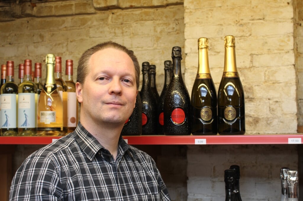 Bart Kooiman van De Wijnstok vertelt graag over zijn producten, zoals de wijnen van Bellussi (Foto: EvE)