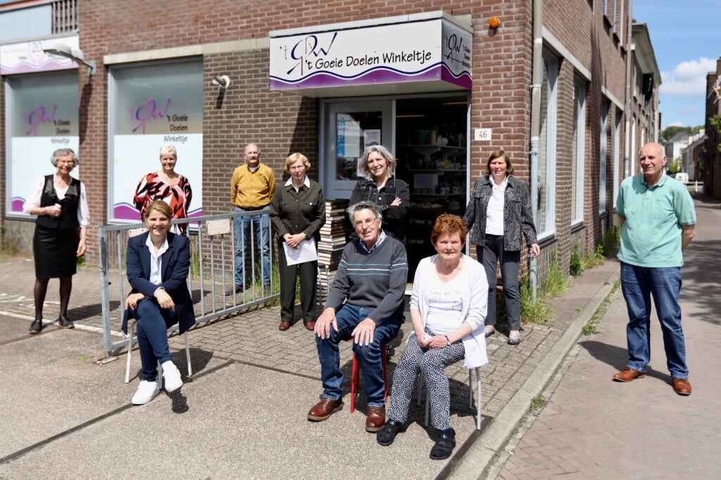 De burgemeester bezocht 't Goeie Doelen Winkeltje (Foto: Koos Bommelé)
