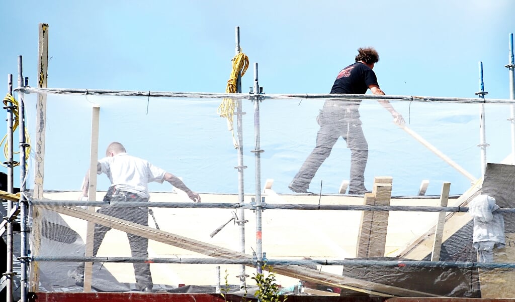 Baumängel sollten den Handwerkern so schnell wie möglich mitgeteilt werden. (Archivfoto: Carsten Rehder/dpa )