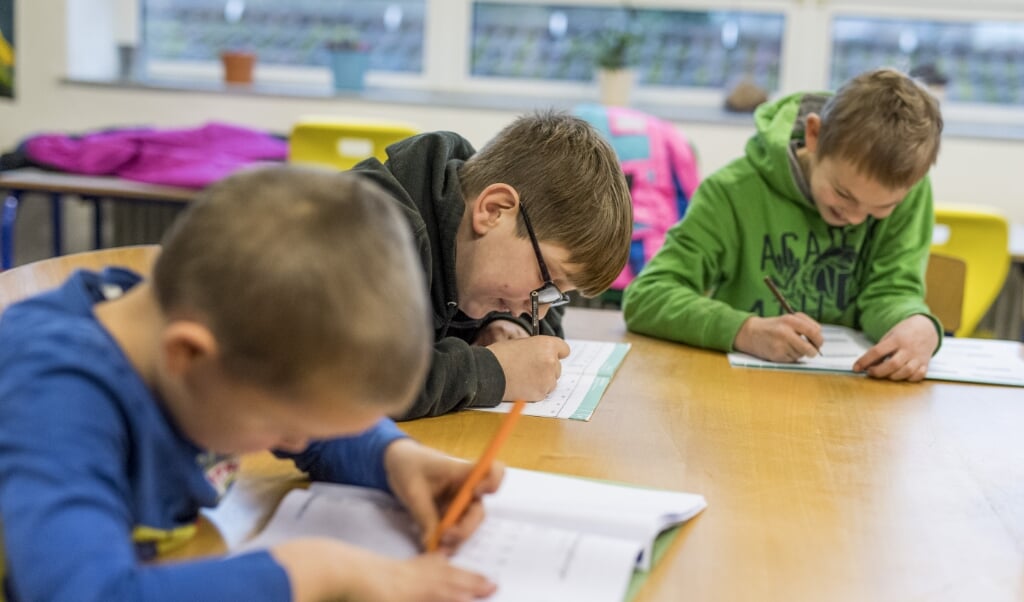 Omkring ti procent af eleverne i Danmark består ikke i dansk og matematik, når der er afgangsprøve fra folkeskolen. Arkivfoto: Martin Ziemer (Martin Ziemer / Nordpool)