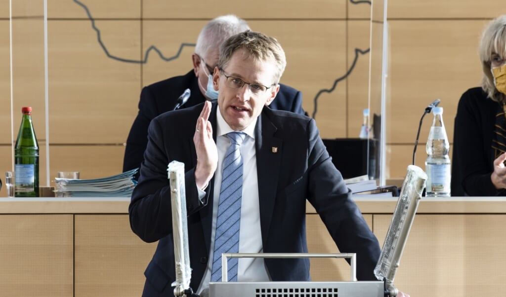Schleswig-Holsteins Ministerpräsident Daniel Günther (CDU), verdeutlichte am Donnerstag die Wichtigkeit der beschlossenen Verschärfungen im Kampf gegen die Corona-Pandemie. Frank Molter, dpa ( Frank Molter, dpa)