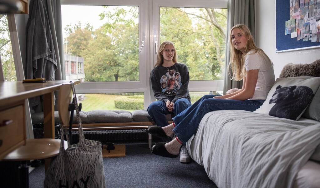 To danske elever, som går i 10. klasse på Duborg Skolen, bor på ungdomskollegiet.  Kira Kutscher  ( Kira Kutscher)