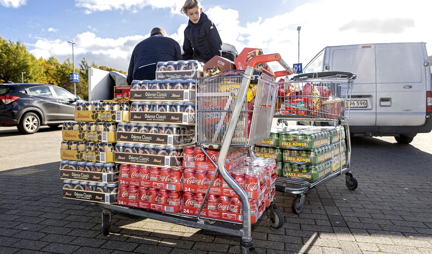 Flere talspersoner for grænsebutikkeren i Harreslev håber, at danskerne udnytter det billigere benzintilbud til også at svinge forbi grænsebutikkerne. Arkivfoto: