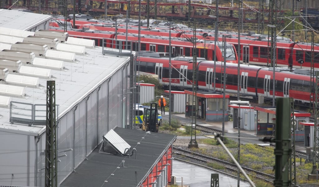 Den mistænkelig genstand blev fundet i et tog ved depotet Deutzer Feld i Köln.  Thomas Banneyer/dpa.  (dpa)