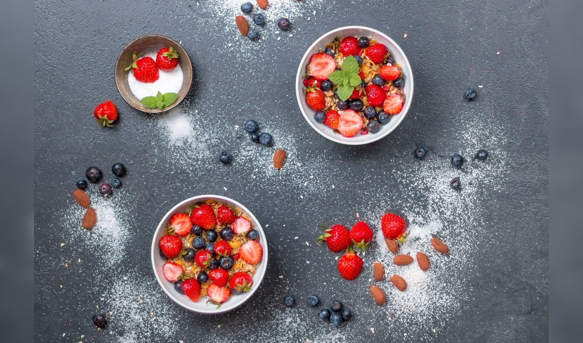 Mandler, yoghurt, frugt, stenalderbrød. Chia-grød - grøntsager og æg. Nærende morgenmad behøver ikke tage lang tid.