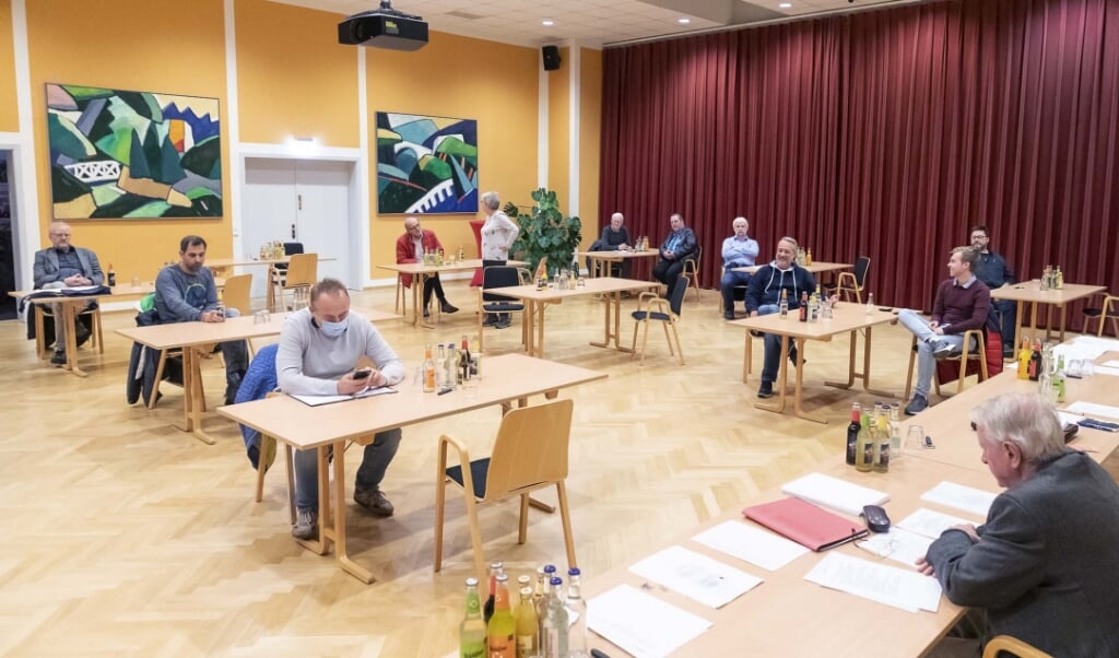 Der var god afstand mellem bordene under generalforsamlingen. Fotos: Lars Salomonsen (Lars Salomonsen.)