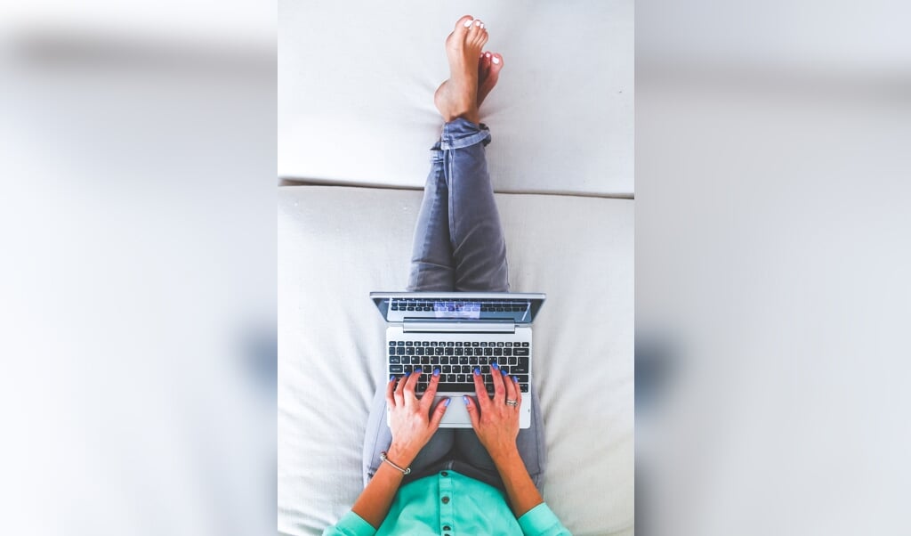 Savner du kolleger, eller trives du godt med ro, benene oppe i sofaen og fleksibel arbejdstid? Homeoffice deler vandene, men er lige nu et vilkår for mange.  ( Pixabay)