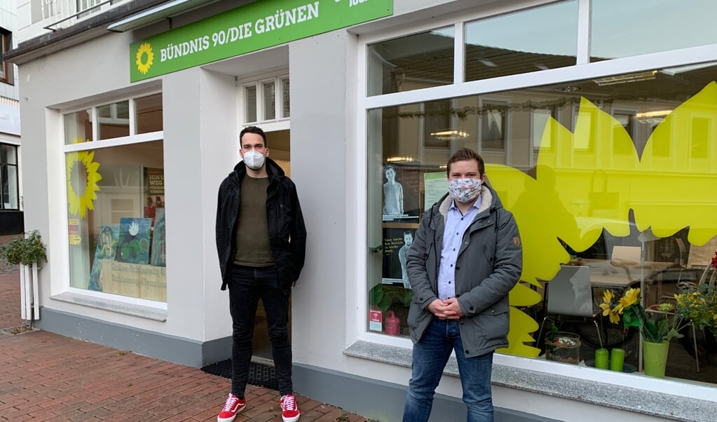 Die beiden Grünen-Ratsherren Tarek Pahlenkemper (l.) und Jonas Kähler hoffen, dass die Gegendemonstration auf den Königswiesen ein Erfolg wird. ( Volker Metzger.)