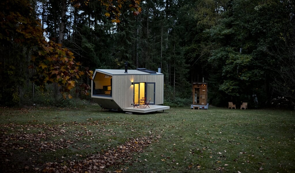 Green Tiny Houses blev taget i brug i sommer og stod da bl.a. i Büsum. Vinteren over er de at finde ved Gut Basthorst med udsigt til frugttræer og i den storladne have ved Hotels Waldhof i Herrenland, nordøst for Hamborg. De lejes ud. På den måde kan man teste boformen af. ( PR, Green Tiny Houses)