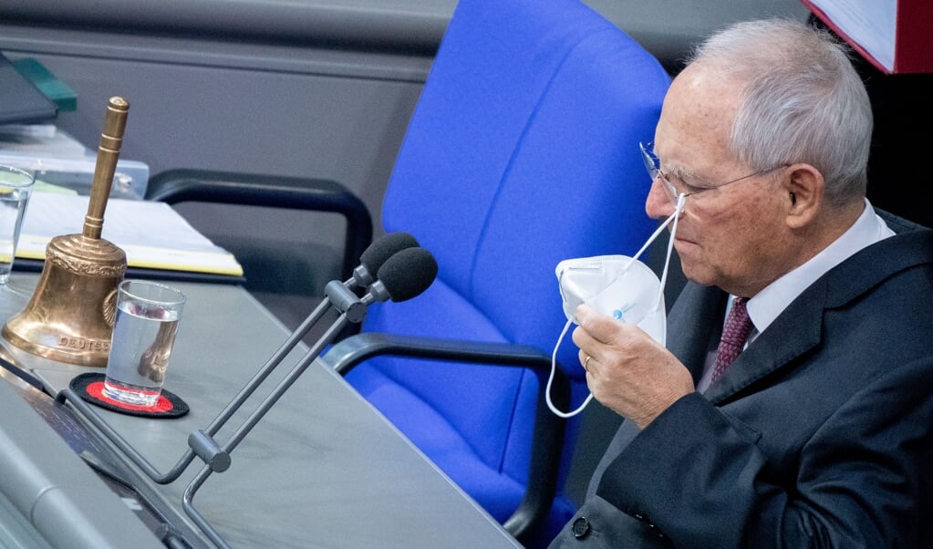 Forbundsdagens formand, Wolfgang Schäuble (CDU), har bedt sin administration undersøge alle muligheder for at retsforfølge både geringsmændene og de AfD-medlemmer, der lukkede dem ind. Kay Nietfeld/dpa. (dpa)