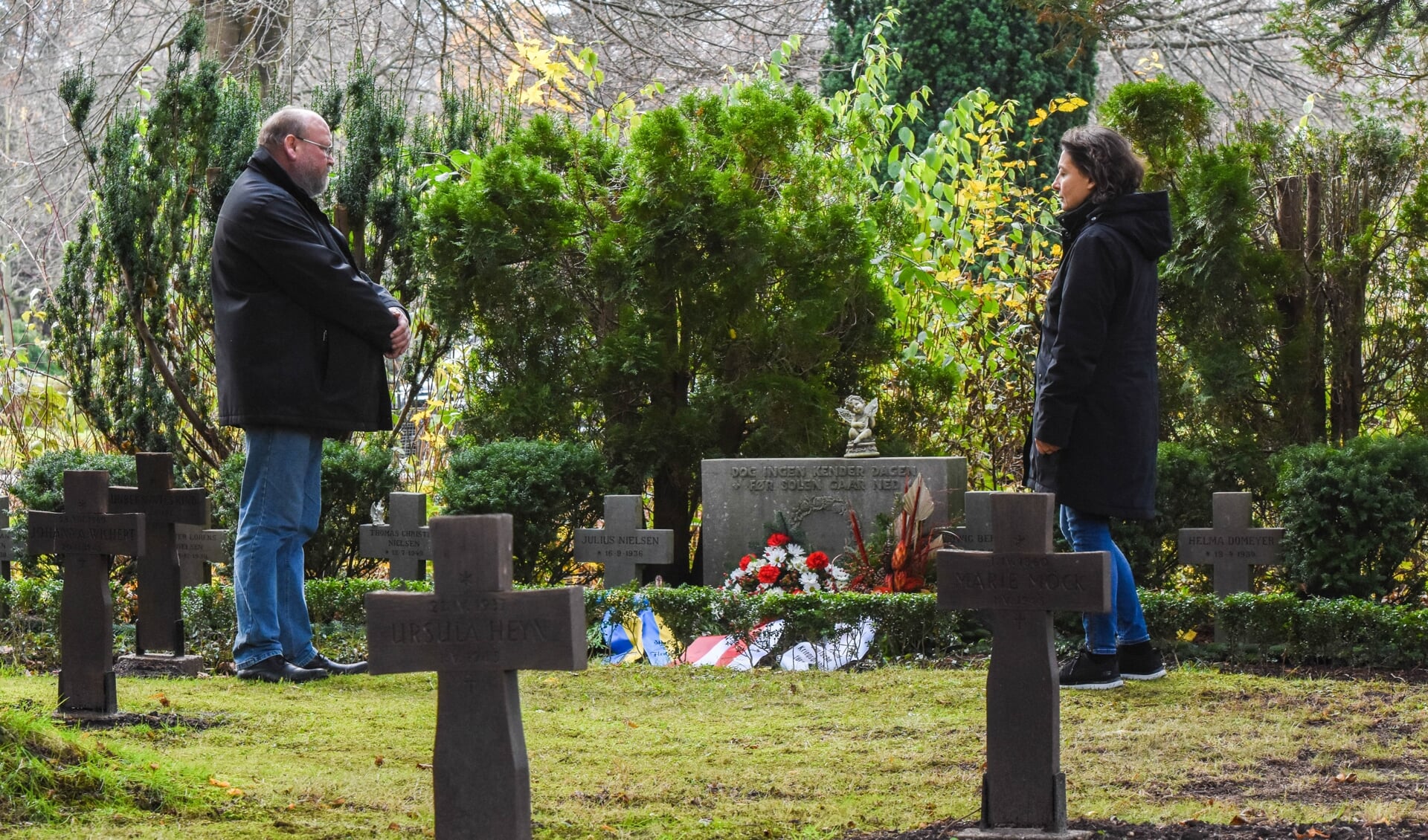 Udo Jessen og Petra von Oettingen besøgte mindestenen for de omkomne børn søndag den 15. november.