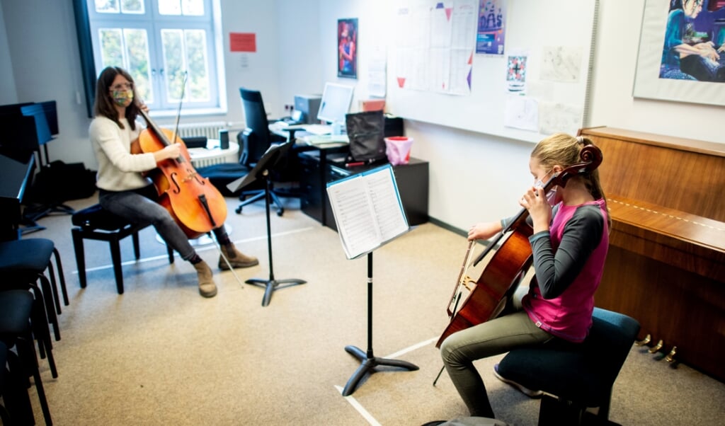 Einzelunterricht ist an den Musikschulen nur unter Einhaltung von Hygienemaßnahmen möglich - wenn überhaupt. Archivfoto: (Hauke-Christian Dittrich, dpa)