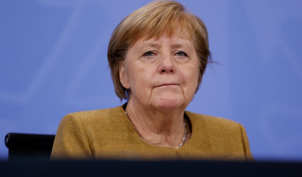 Efter mødet med delstaternes regeringschefer forberedte Angela Merkel befolkningen på lange og hårde måneder i den kommende vinter. Odd Andersen/AFP/POOL/dpa . (dpa)