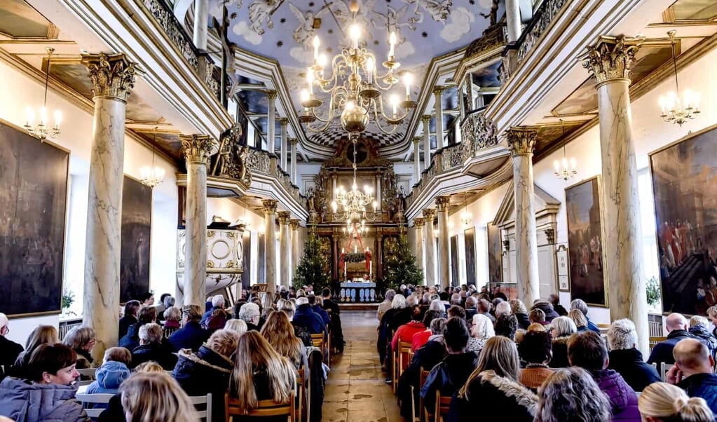 Gråsten Slotskirke er altid fyldt til jul, men sådan bliver det ikke i år grundet corona. Der skal bookes en billet for at få adgang juleaften. Derudover vil det være muligt at komme til sangarrangementer og andre begivenheder i løbet af december. (Arkivfoto: Claus Thorsted)