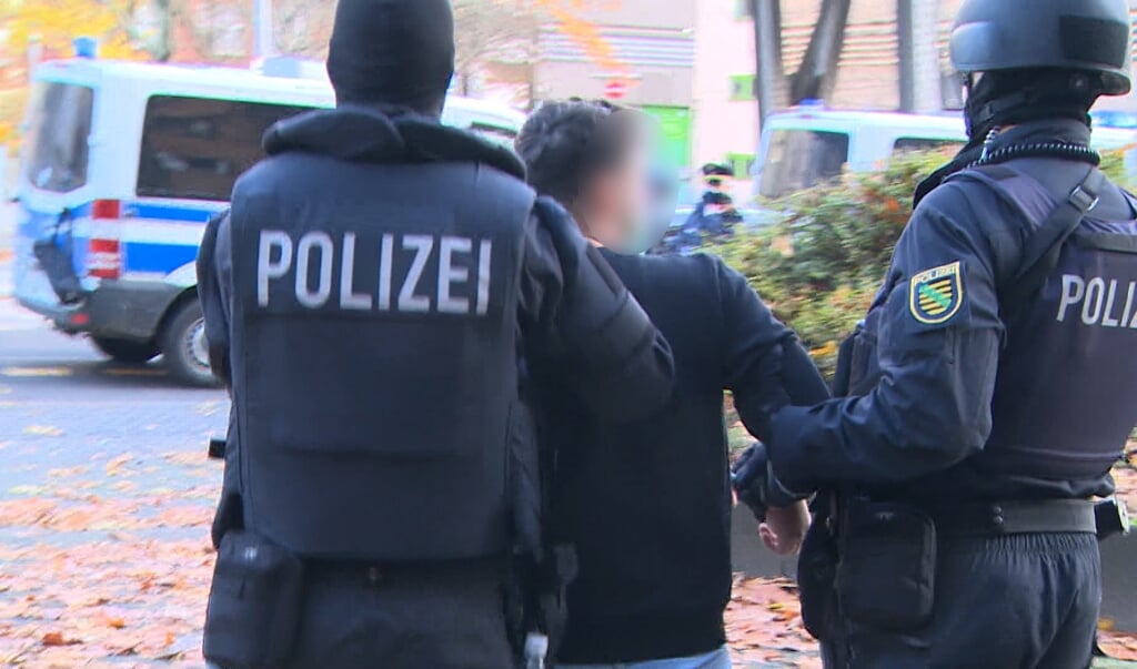 I alt tre mistænkte blev anholdt ved onsdagens politiaktion i Berlin. Flere end 1600 betjente var i aktion. Fred Müller/dpa. (dpa)