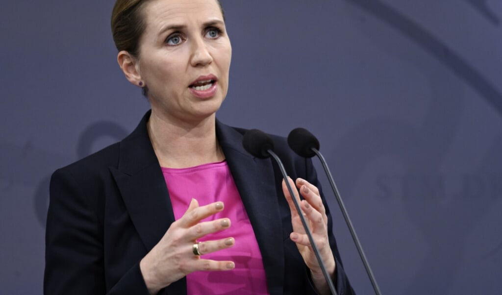 »Som sagen står, har en magtfuldkommen dansk mindretalsregering på grundlovsstridig vis besluttet i al hast at slagte et helt erhverv og lukke en dansk region ned, endda på baggrund af tvivlsomme begrundelser,« skriver Tom Jensen i denne leder. Philip Davali, Scanpix ( )
