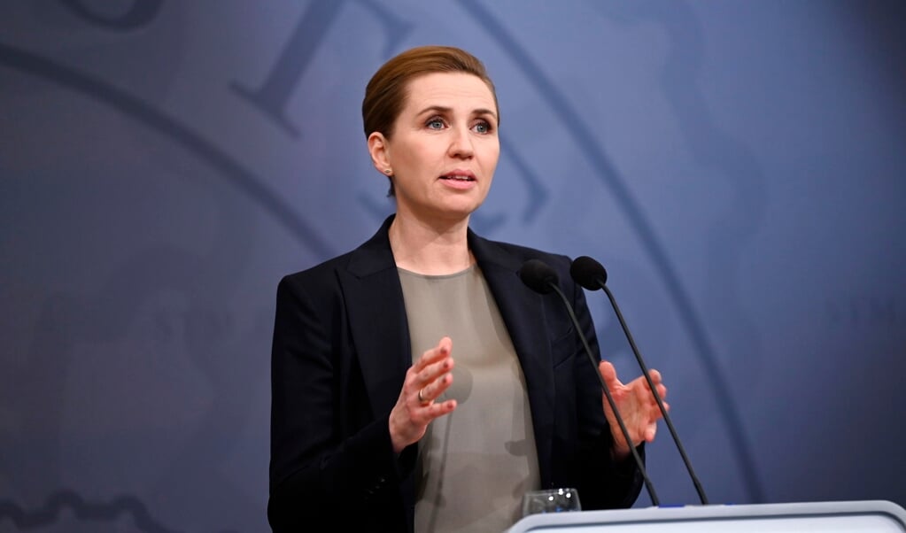 Statsminister Mette Frederiksen meddeler under et pressemøde, at restriktioner, der skulle udløbe 3. januar, forlænges til og med 17. januar. ( Philip Davali/Ritzau Scanpix)