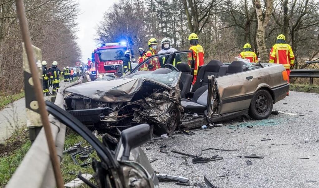 En kvindelig bilist var af ukendte årsager kommet over i den forkerte vejbane og kolliderede frontalt med en modkørende mellem Valsbøl og Skovlund. ( Benjamin Nolte)