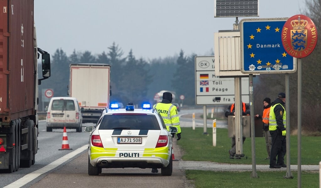 Den danske indrejsekontrol sendte bilen retur fra overgangen ved Ellund.    (picture alliance/dpa)