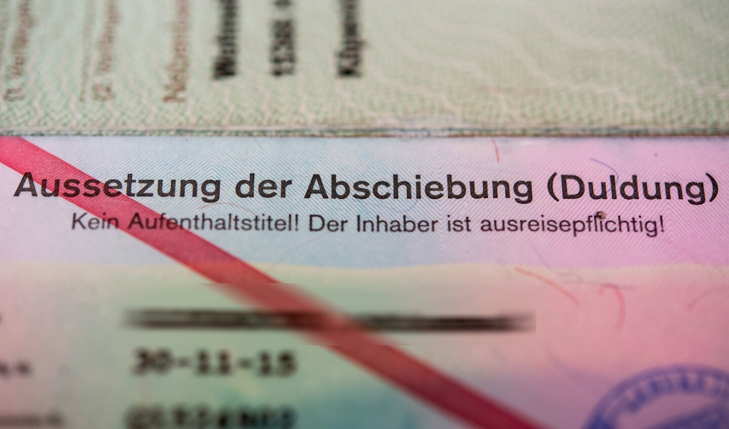 Midlertidige papirer skal kunne byttes med regulære opholdstilladelser. Foto: