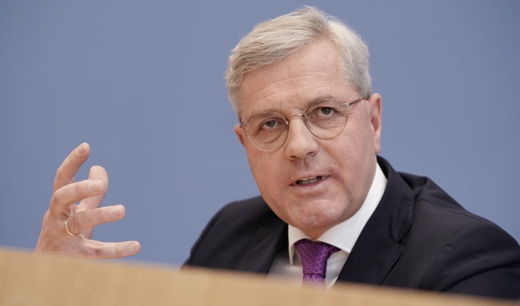 <p>Norbert Röttgen er frisk på en tv-duel med sine to rivaler til posten som formand for CDU. Michael Kappeler/dpa.</p> (dpa)