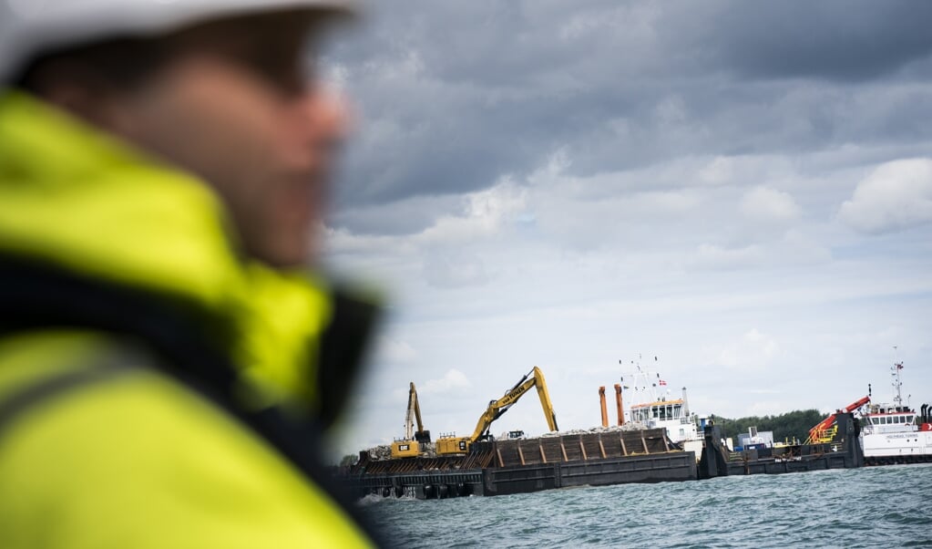 <p>Tonsvis af sten er allerede lagt i ´vandet til en mole ved byggeriet af Femernforbindelsen ved Rødbyhavn Ida Marie Odgaard/Ritzau Scanpix</p> (Ritzau Scanpix)