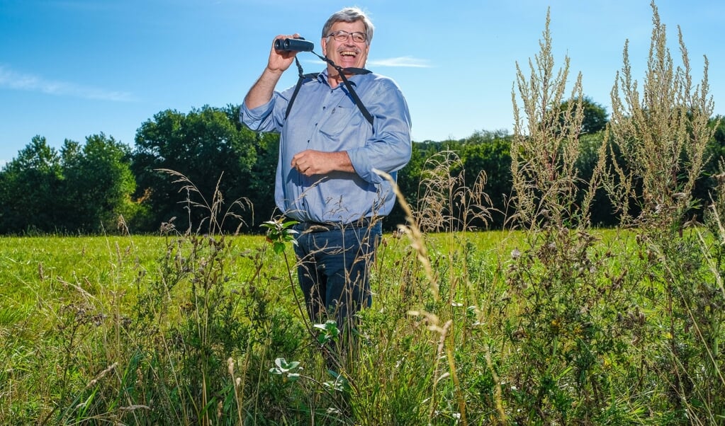 <p>Siggi Pfingsten har forladt lokalpolitikken i Flensborg og er flyttet til Danmark. Nu har han overskud til igen at tage sin kikkert med ud i naturen.</p> ( Sven Geißler)