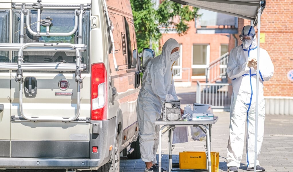 Da en elev på Jens Jessen-Skolen i august 2020 havde corona, blev 54 elever sendt hjem og en mobil teststation sendt til skolen. I år nøjes man med at sende sidekammeraterne hjem. Arkivfoto: (Sven Geissler)