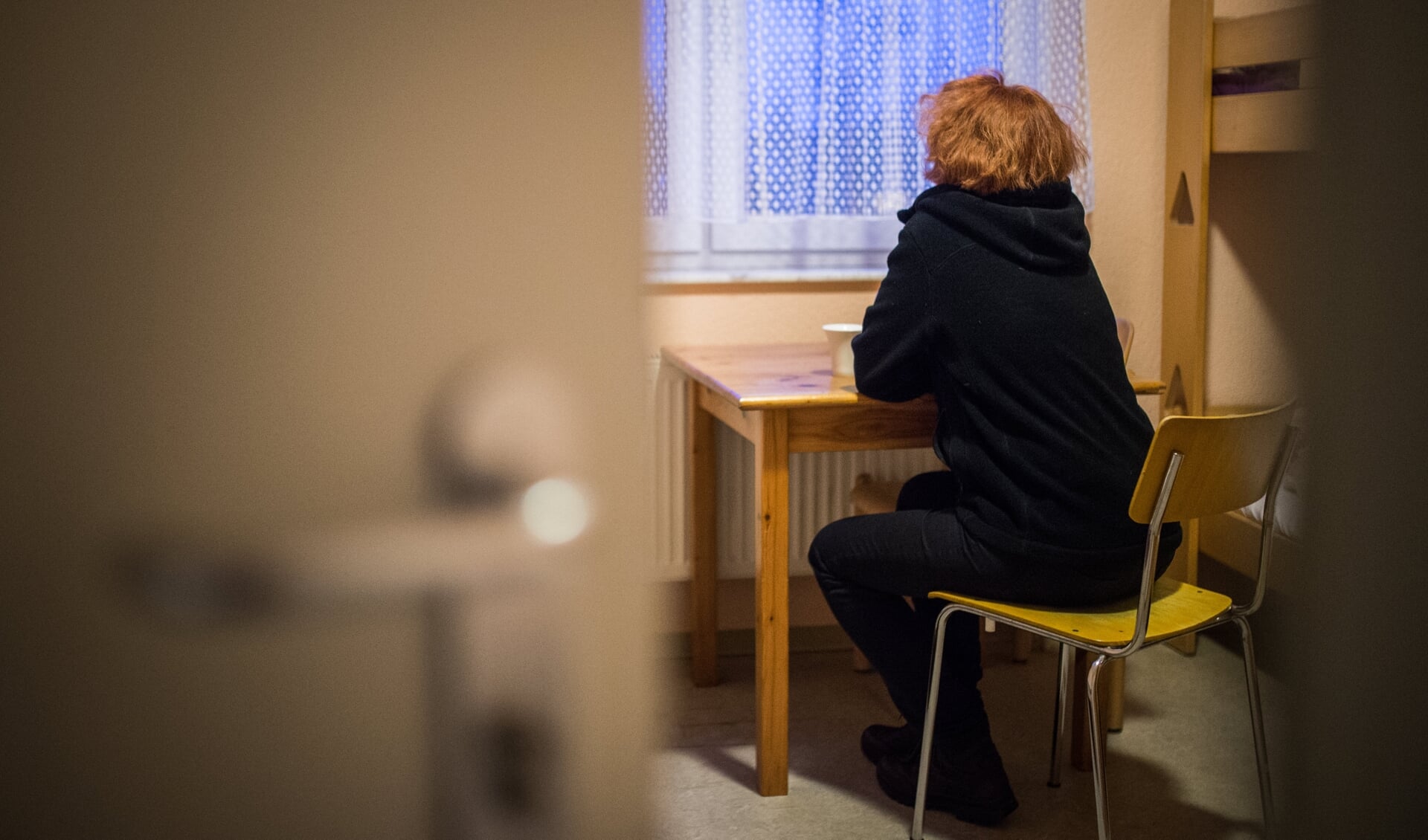 Kriseramte kvinder i Nordfrisland og Slesvig-Flensborg Amt har ofte svært ved at arbejde videre og holde børnene i skole, da de bliver nødt til at flytte langt væk for at få beskyttelse. Med et krisecenter i amtet har de lettere ved at fortsætte hverdagen og samtidig få beskyttelse.