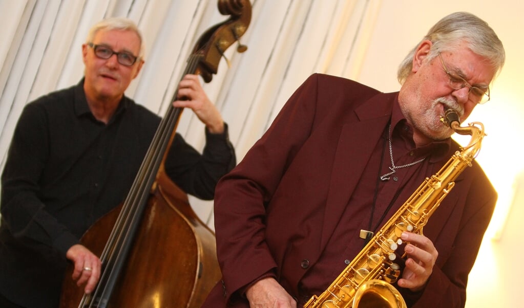 <p>Saxofonisten Jesper Thilos optræden i Deutsches Haus i Flensborg hænger i en tynd tråd.</p> ( Sebastian Iwersen)