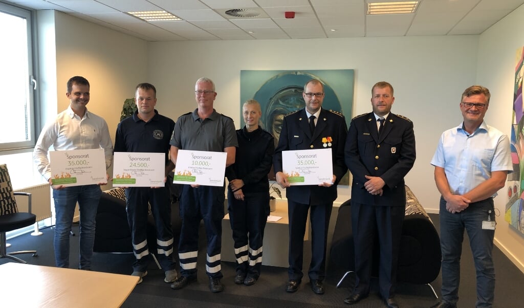 <p>Fire brandstationer får tilskud fra Sønderjysk Forsikring som anerkendelse for deres indsats. </p> ( Privat)