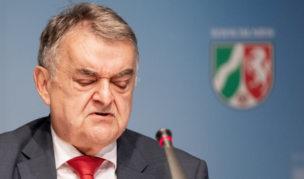 <p>Situationen er en skændsel for politiet, mener Nordrhein-Westfalens indenrigsminister, Herbert Reul.</p> ( Marcel Kusch/dpa.)