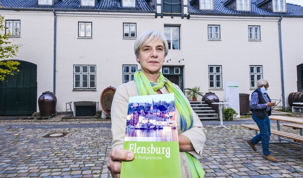 Astrid Hansen har skrevet en bog om Flensborg, hvor hun i flere år arbejdede for at bevare den gamle arkitektur. ( Hans Christian Davidsen)