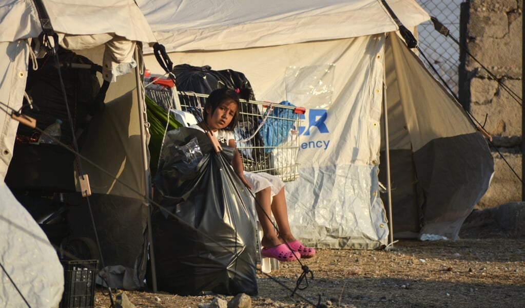 Auf der griechischen Insel Lesbos sind knapp drei Viertel der 12.000 Migranten aus dem abgebrannten Camp Moria in ein provisorisches Zeltlager gezogen. (Panagiotis Balaskas, dpa)