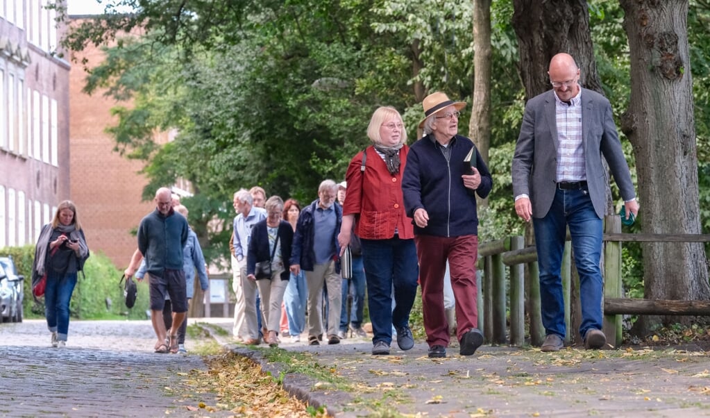 <p>Danske unge behøvede ikke være med i Hitler Jugend. I stedet, fortalte Ludwig Hecker, dannede danske unge fra Duborg-Skolen en spejdergruppe, Bjørne Patruljen eller Bjørnebanden, som ud over spejderaktiviteterne også smuglede våben og jøder til Danmark. Sven Geißler</p> (Sven Geissler)