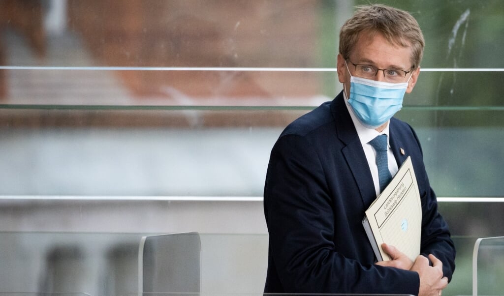 Slesvig-Holstens ministerpræsident, Daniel Gunther (CDU) måtte nødtvungent acceptere, at alle delstatens restauranter, barer og andre udskænkningsteder lukker i hele november. (dpa)