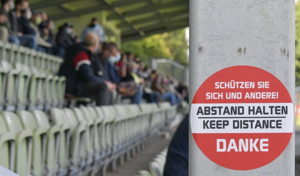 Auch im DFB-Pokal gilt im Manfred-Werner-Stadion Abstand halten für die 1200 zugelassenen Zuschauer. ( Tim Riediger)